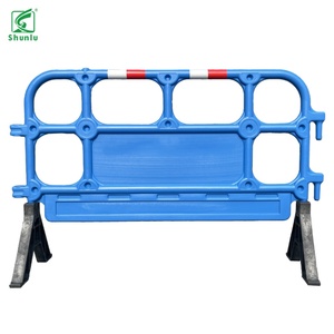 Barrières de circulation extérieures en PE et blocs routiers en PVC et HDPE, garde-corps autoroutiers pour le contrôle des foules - Product Image 3