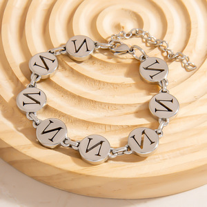 Pulsera de Acero Inoxidable con Letras del Alfabeto, Abalorio de Letra Plateada, Joyería para Mujer, Regalo, Origen Yiwu - Product Image 3