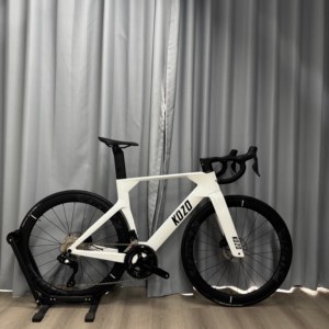 Saison de cyclisme April Cherry Blossom : Obtenez GRATUITEMENT des pédales clipless avec une évaluation positive Sh Imano <span class=keywords><strong>105</strong></span>, vélo de route en carbone aérodynamique. - Product Image 3