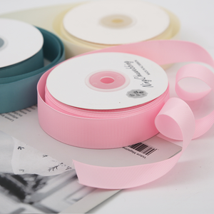 <span class=keywords><strong>2025</strong></span> nóng bán màu rắn trung bình satin Grosgrain <span class=keywords><strong>Ribbon</strong></span> 2.5cm đôi mặt phong cách Polyester Vải cho quà tặng bao bì bán buôn - Product Image 3