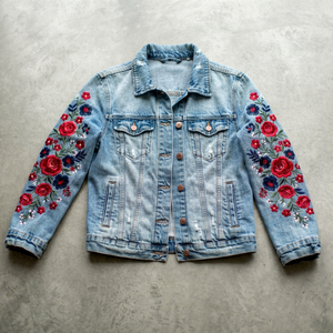 Veste en jean brodée pour femme, manches florales, boutonnée, décontractée, effet délavé, service OEM, automne-hiver, finition brute - Product Image 1