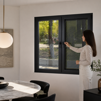 Fenêtre sur mesure en aluminium noir mat avec volet intégré entre les vitres, intimité garantie sans rideau, verrouillage multipoints de sécurité