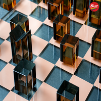 Jeu d'échecs en acrylique SHP, plateau transparent, pièces cylindriques géométriques, design minimaliste pour la décoration de la maison