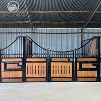 Boîtes de box pour chevaux en bambou personnalisées et robustes avec porte à charnières, design européen populaire