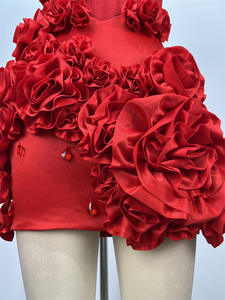 Vestido Rojo Bettergirl 2025 con Pedrería y Flores Colgantes al Cuello - Product Image 6