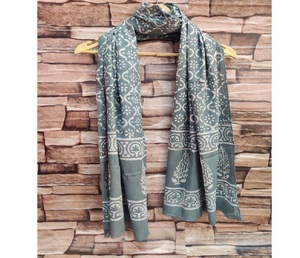 Pañuelo de Algodón Puro Mul Mul con Estampado Dabu Hecho a Mano, Suave y Ligero, para Mujer, Estilo Étnico Tradicional y Diseño de Moda - Product Image 4