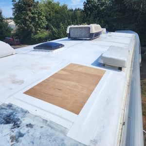 Ruban d'étanchéité pour joint de toit personnalisé Scellant métallique pour toit de VR Revêtement imperméable pour la réparation d'auvent Ruban pour <span class=keywords><strong>fuite</strong></span> de toit de camping-car - Product Image 5