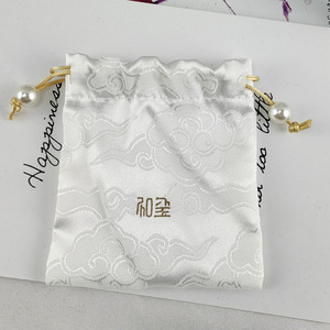 Bolsas de Terciopelo con Cordón, Blancas, de Lujo, con Logotipo Personalizado, Ecológicas, de Seda y Satén, para Joyería - Product Image 5