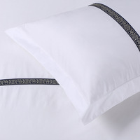 Ensemble de literie d'hôtel de luxe 5 étoiles 100% coton T250 Logo personnalisé Draps plats blancs Taie d'oreiller Housse de couette Logo personnalisé 4 pièces Uni