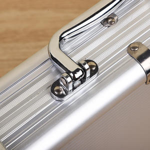 Briquet <span class=keywords><strong>vide</strong></span> pour étui de <span class=keywords><strong>poker</strong></span> avec jetons de <span class=keywords><strong>poker</strong></span> Étui à jetons de <span class=keywords><strong>poker</strong></span> Étui à roulettes en aluminium - Product Image 6