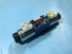 Nouveau solénoïde directionnel hydraulique R900561278 4WE6E6X/EG24N9K4 24VDC à double bobine pour machine d'injection - Product Image 3