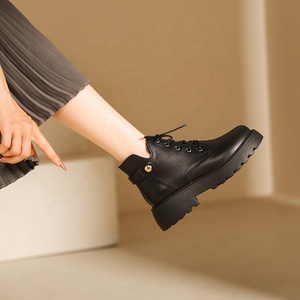 Botas de Piel Negra para Mujer, Estilo Británico, Forro de Piel, Cierre de Cremallera, Resistentes al Desgaste, Antideslizantes, para Otoño e Invierno - Product Image 1