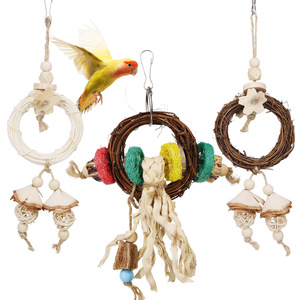 2025 nuovo arrivo giocattoli per uccelli in Rattan anello gabbia per uccelli accessori decorativi sgranocchiando sollievo mastica uccello pappagallo luffa palla giocattoli - Product Image 1
