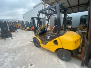 Montacargas Usado <span class=keywords><strong>Komatsu</strong></span> <span class=keywords><strong>FD25</strong></span> de 2.5-3 Toneladas, Potente Capacidad de Elevación, Certificado CE, Más Vendido - Product Image 3
