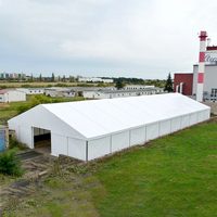 Tente de réception extérieure de luxe avec structure en aluminium et toit transparent blanc, tailles 10x30-20x40, pour 200-800 personnes, personnalisable