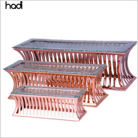 Supports de buffet arabes dorés modernes, équipement de restauration HD, plateau de service rectangulaire en verre, rehausseur, hôtels, restaurants, utilisation en cuisine