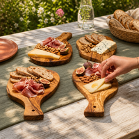 Olijfhouten snijplank in paddle-vorm met handvatgat voor kaas, brood, charcuterie en fruit, voor thuisgebruik