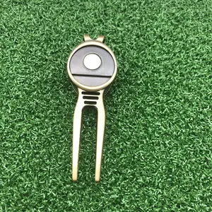 Prodotti da Golf di alta qualità bronzo antico sfuso vuoto a buon mercato Clip verde forcella da Golf riparazione palla strumento da Golf in metallo