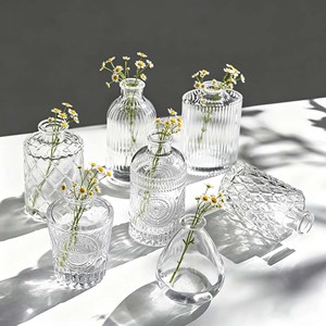 Mini <span class=keywords><strong>vase</strong></span> en <span class=keywords><strong>verre</strong></span> transparent pour table, <span class=keywords><strong>vase</strong></span> en <span class=keywords><strong>verre</strong></span> vintage à fleurs en relief, décoration artistique, <span class=keywords><strong>vase</strong></span> en <span class=keywords><strong>verre</strong></span> pour table, bouteille en <span class=keywords><strong>verre</strong></span> - Product Image 2