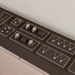 อุปกรณ์จัดแสดงเครื่องประดับหรูหราแบบกำหนดเอง วัสดุไมโครไฟเบอร์คุณภาพสูง สำหรับนาฬิกา สร้อยคอ แหวน ชั้นวางโชว์เครื่องประดับบนเคาน์เตอร์ - Product Image 1