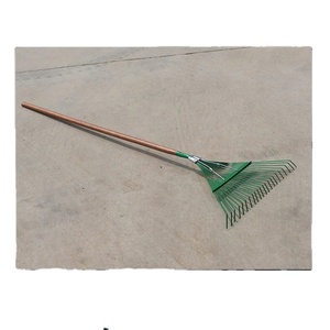 Râteau en acier à 22 dents <span class=keywords><strong>pour</strong></span> le jardin, les pelouses, les patios et les cours, les feuilles et la <span class=keywords><strong>mousse</strong></span> avec manche en bois. - Product Image 1