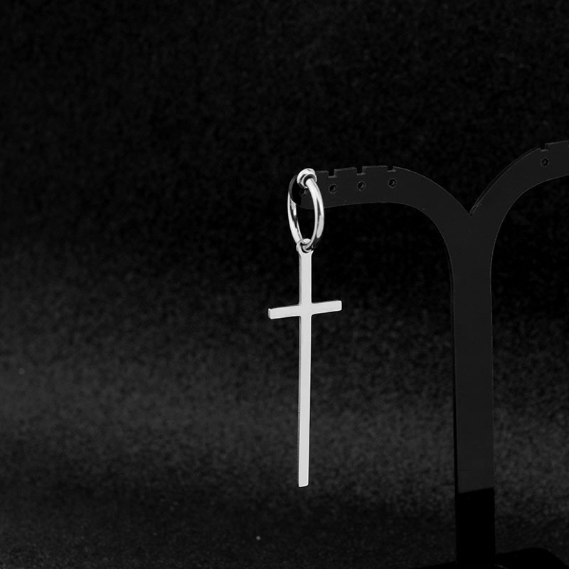 E023-S3 (Une boucle d'oreille sans trou d'oreille)