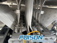 Machine de remplissage et d'emballage entièrement automatique à 4 lignes et 4 rouleaux pour granulés, destinée aux désoxydants et conservateurs de qualité alimentaire en sachets de film plastique