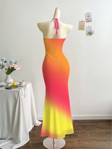 Vestido maxi de verano para mujer, estilo streetwear, de malla con degradado de color, corte ajustado, con volantes, escote con lazo y detalles de hebilla metálica. - Product Image 2