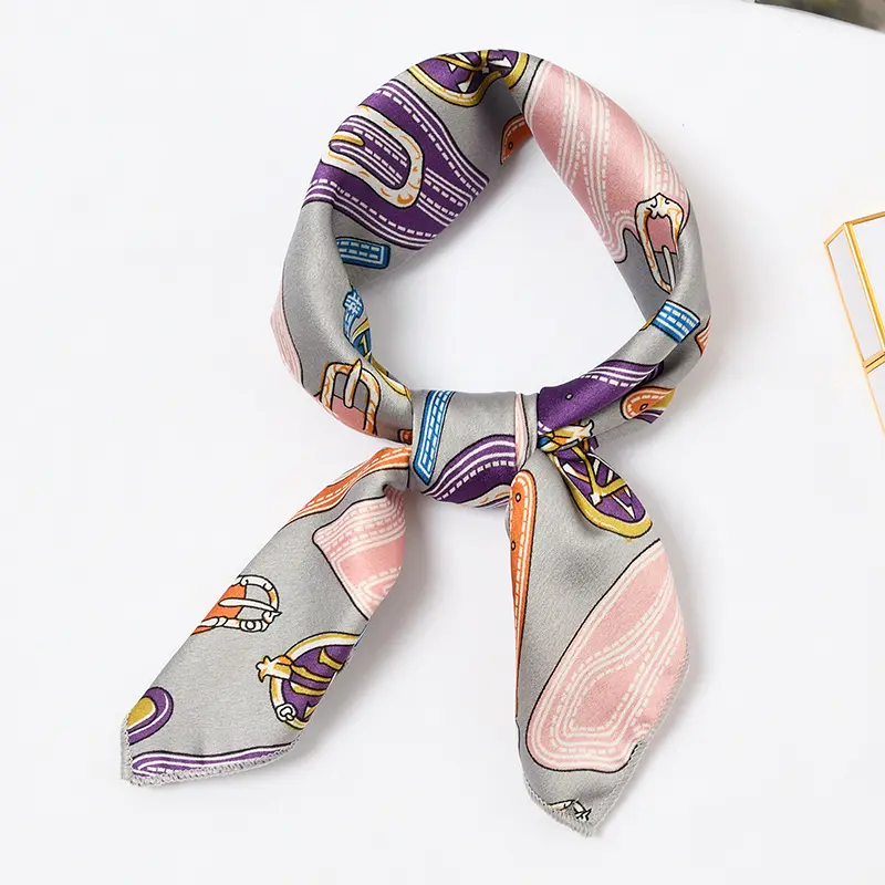 Vente en gros pas cher 50*50CM foulard imprimé Satin carré Polyester foulard en soie accessoire de cheveux pour femmes à la mode printemps adulte