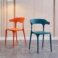 Chaise de salle à manger en plastique moderne et abordable de style nordique pour salle de bain, bureau à domicile et café