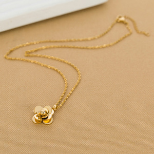 Collier avec pendentif fleur en acier inoxydable or rose pour femmes, cadeau de la Saint-Valentin, chaîne de clavicule, bijoux à porter au quotidien - Product Image 3