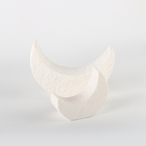 Luxury White Crescent Resin Crafts Large Small Office Ornaments for Home Decor Elegant Decorative Objects for Room Decoration