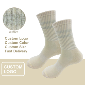 Nouveauté Chaussettes de sport respirantes en silicone avec grip Chaussettes en coton pour femmes pour le fitness - Product Image 1