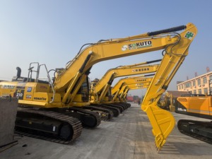 Máquina hidráulica duradera de excavadora sobre orugas Komatsu PC210 usada para el desarrollo de infraestructura vial y urbana - Product Image 5