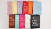 Carnet de budget A5 à spirale effet marbre, idéal pour le défi d'épargne des 100 jours, avec pochettes pour cartes et billets, personnalisable avec logo – Nouveauté très prisée