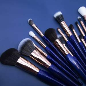 YRX Juego de 17 Brochas de Maquillaje Profesionales de Pelo Sintético con Mango de Madera y Virola de Aluminio para Base de Maquillaje y Belleza - Product Image 1