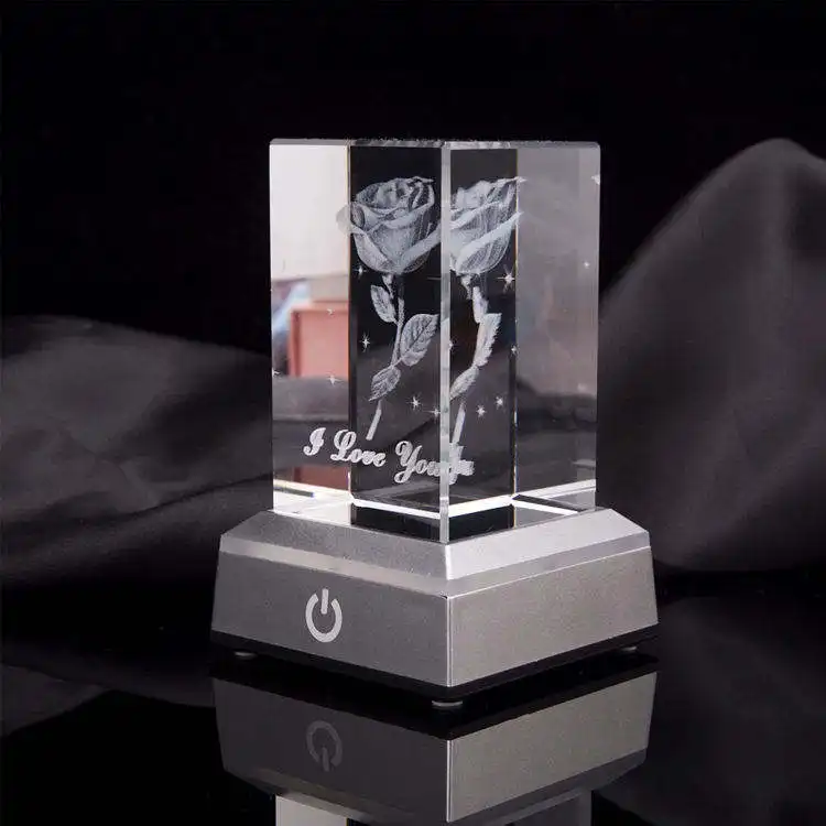 Groothandel 3d Led Licht Figuur Graveren Custom Clear Crystal Cube Souvenir Met Afbeeldingen