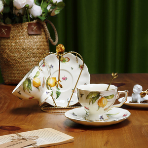 Services à thé en porcelaine à motif citron, vente en gros, fabriqués en Europe, tasses à café en céramique imprimées à la main, style européen - Product Image 4