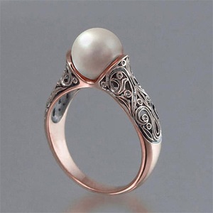 Anillo de Perlas Chapado en Oro, Estilo Vintage, con Perla Sintética Engastada en Bisel, Joyería Unisex para Uso Diario - Product Image 3