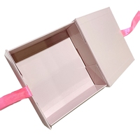 Individuelles Logo Prägung Schaumstoffeinlage Rosa Luxus Magnetische Faltbare Starre Geschenkverpackung Box Magnetverschluss Karton für Schuhe