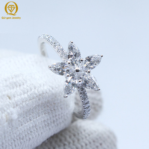 Bague pour femme en forme de fleur, design original, diamant de laboratoire blanc couleur D haute clarté, certifié IGI, platine, personnalisable pour cadeau - Product Image 3