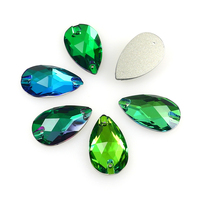 Dongzhou Vente en gros de cristaux Accessoires de couture Forme de goutte d'eau Strass à dos plat pour vêtements et chaussures Perles de pierre de cristal