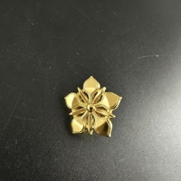 Épinglette Fleur à 5 Pétales Plaqué Or en Alliage pour Accessoires de Mode et Cadeaux Commémoratifs, Logo Personnalisé, Vente en Gros, Commande en Gros