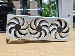 Tarjeta Gráfica para Juegos RTX 5080 de 16GB, Blanca, GDDR7, RGB Fusion, PCIe 5.0 - Product Image 4