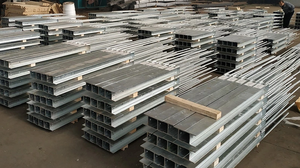 Poste H de hormigón galvanizado con refuerzo soldado para construcción de muros de contención y vigas de hormigón, de fábrica china - Product Image 4