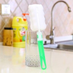 Brosse à tasses avec éponge amovible et manche long pour le nettoyage des bouteilles et des verres, outil de nettoyage pour biberons - Product Image 3