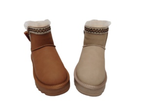 Bottes d'hiver confortables et chaudes pour femmes, style ethnique, plateforme, imperméables, avec boutons en corne, doublure en fourrure de <span class=keywords><strong>mouton</strong></span>, OEM ODM - Product Image 2