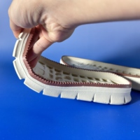 Semelle de chaussure de marche en EVA haute élasticité et haute qualité pour jeunes, tendance, avec amorti, absorption des chocs et semelle extérieure texturée antidérapante