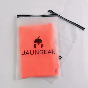 Diseño gratuito Camiseta esmerilada personalizada Bolsa con cierre de cremallera Embalaje de plástico transparente Bolsa con cremallera con información de medios