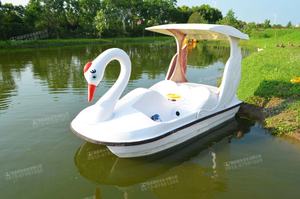 Pédalo Cygne Lumineux à <span class=keywords><strong>Prix</strong></span> Abordable avec Lumières LED pour 2 ou 4 Personnes – Formes Animales Requin, Canard, Cygne, Flamant Rose – Bateau Pédalo pour Lac et Eau - Product Image 5